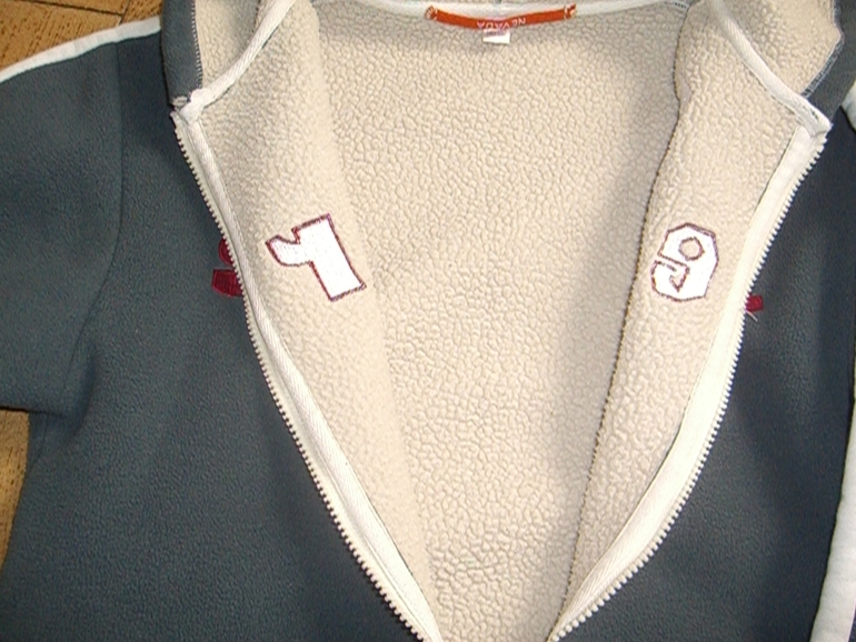 Куртка дм флисовая  р.146/152 осень-весна 800 руб