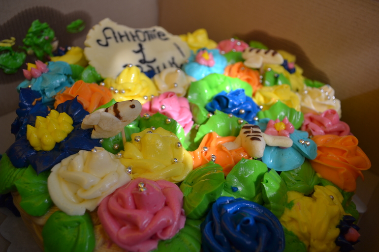 Годик в стиле пчелки)))