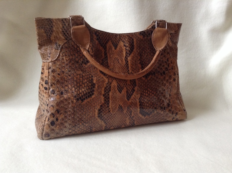 Большая женская сумка из натуральной кожи питона