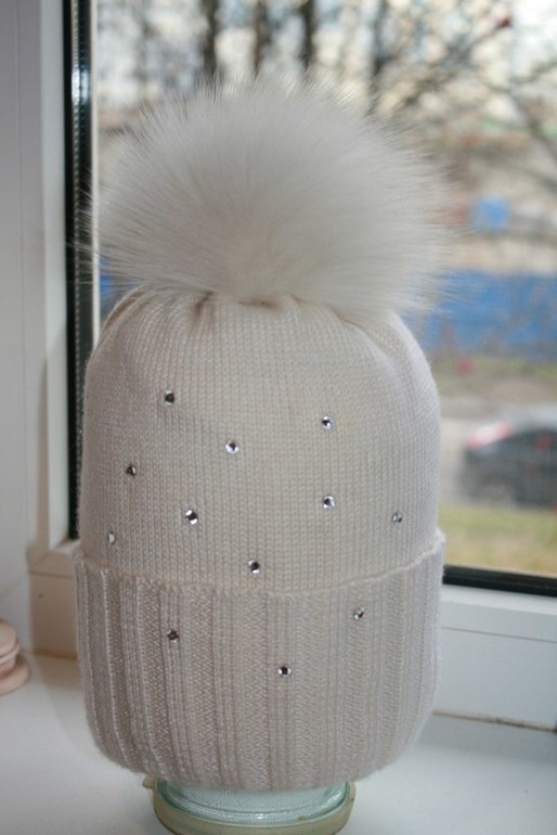 Шапочки с меховыми помпонами для детей!