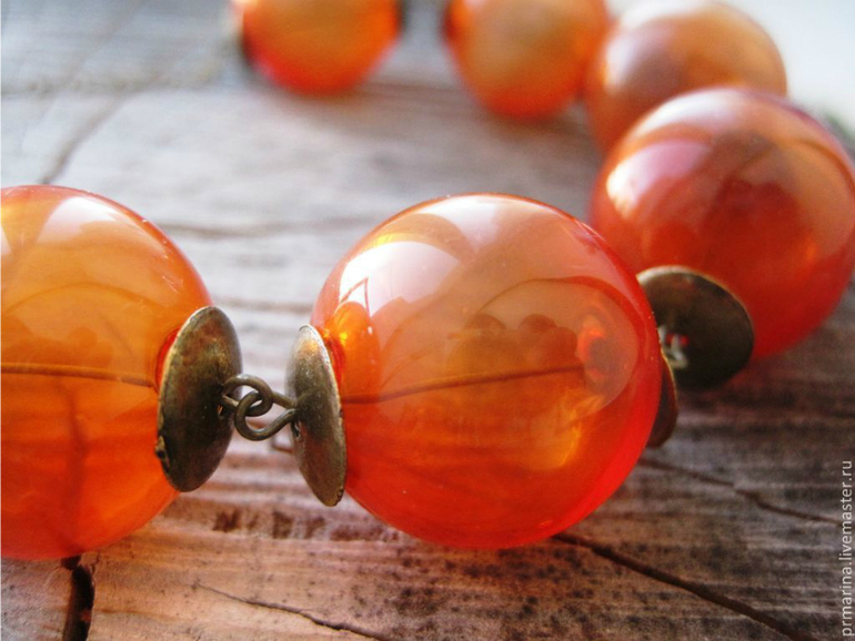 Колье из крупных стеклянных пузырей