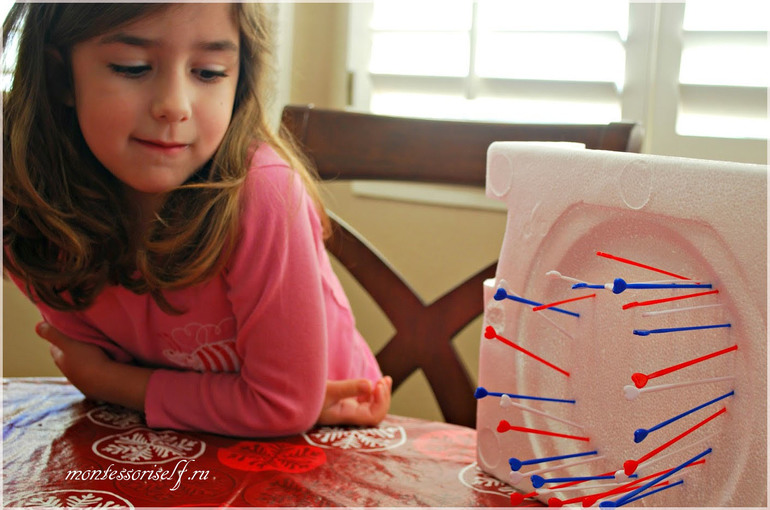 Развлекательное занятие с зубочистками и пенопластом