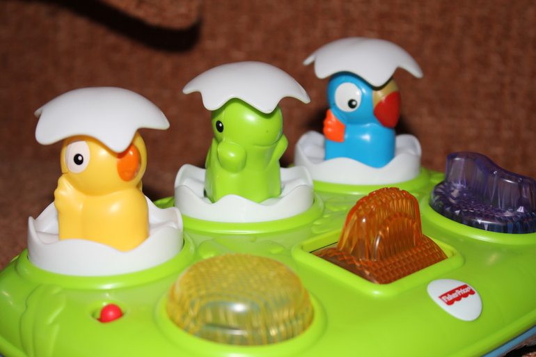 Продаю Fisher Price 2 игрушки (телефон-каталка, веселые друзья)