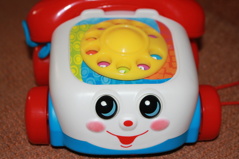Продаю Fisher Price 2 игрушки (телефон-каталка, веселые друзья)