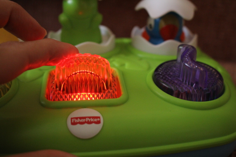 Продаю Fisher Price 2 игрушки (телефон-каталка, веселые друзья)