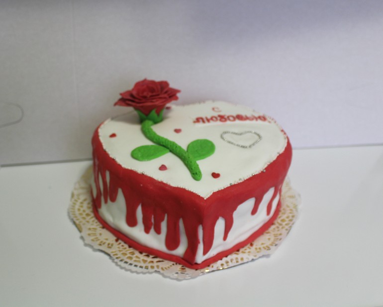 снова тортик и фигурки.