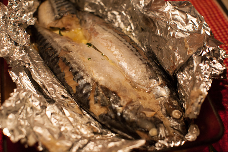Скумбрия, запеченная в фольге
