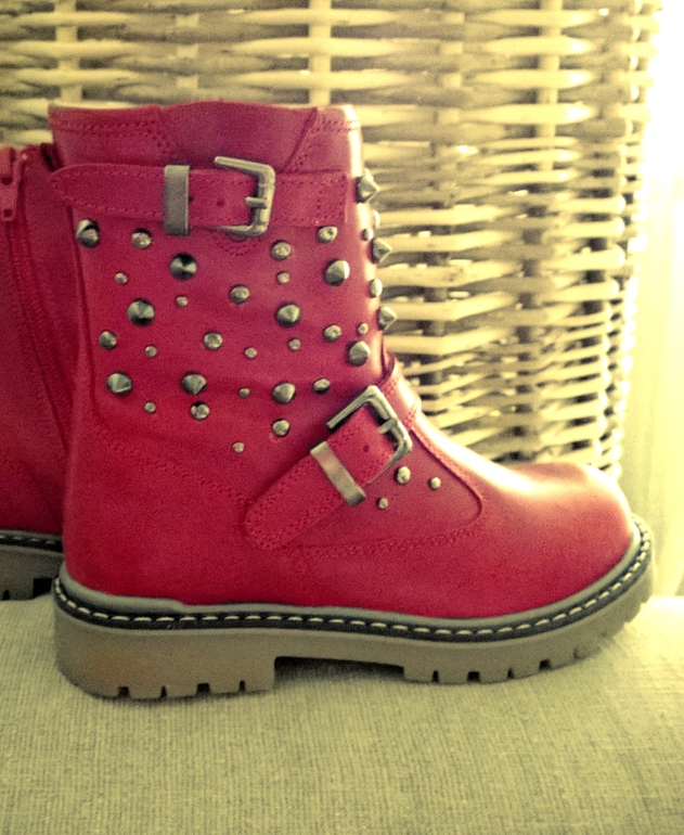 Наши красные сапожки!