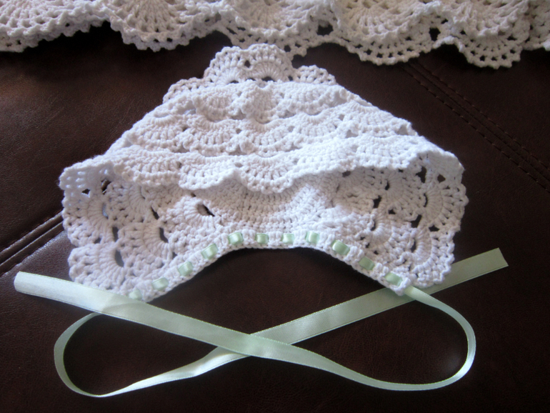 Плед,пинетки,чепчик....на выписку!