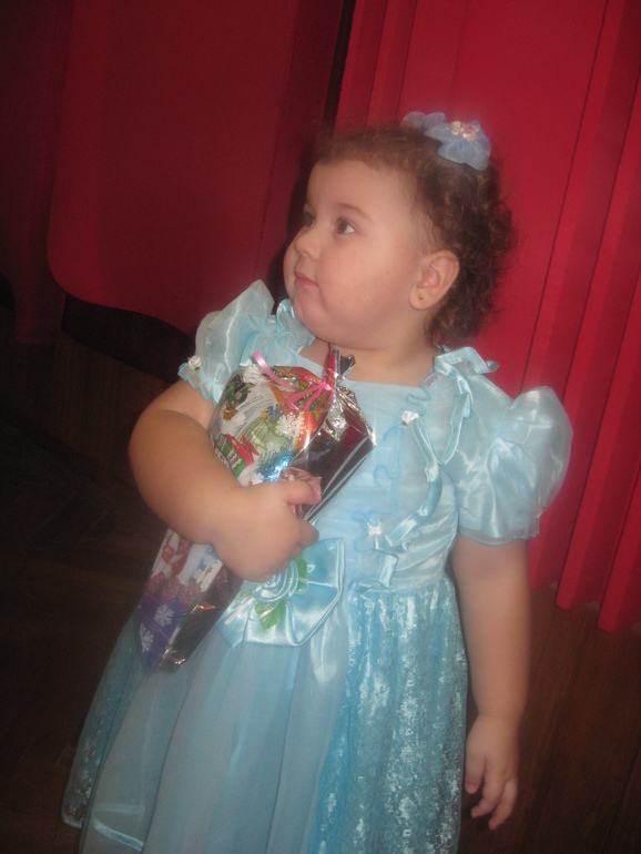 Первый раз ходили на ёлку!!!