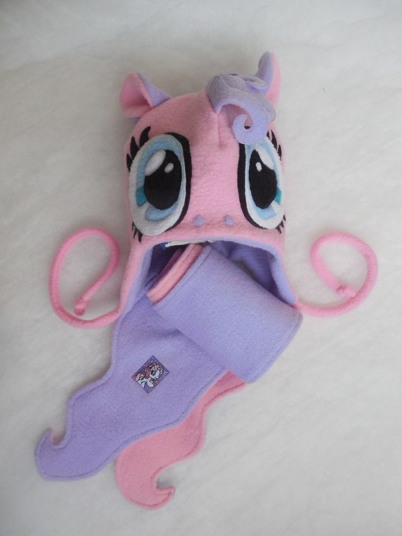 Очень много шапочек!)