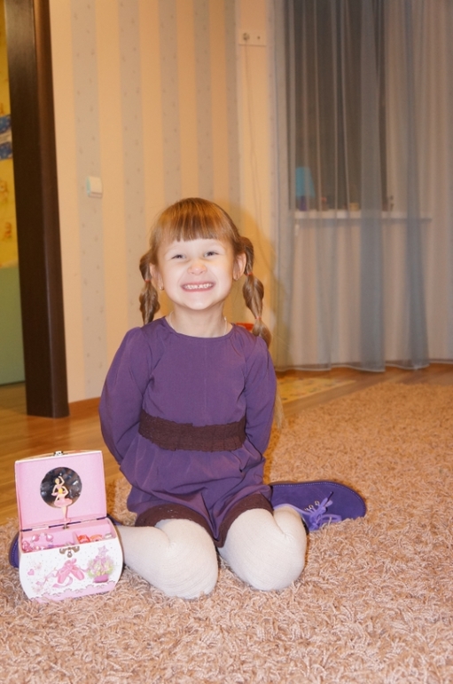 Анюта и фиолетовое платье)