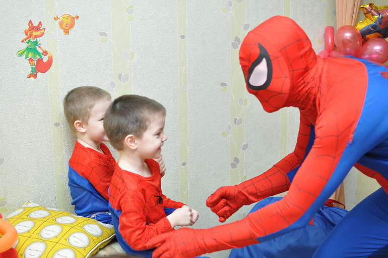 Фото человек паук и мои именниники