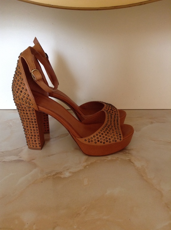 Fru.it Италия 39 размер. 7000 с пересылкой.