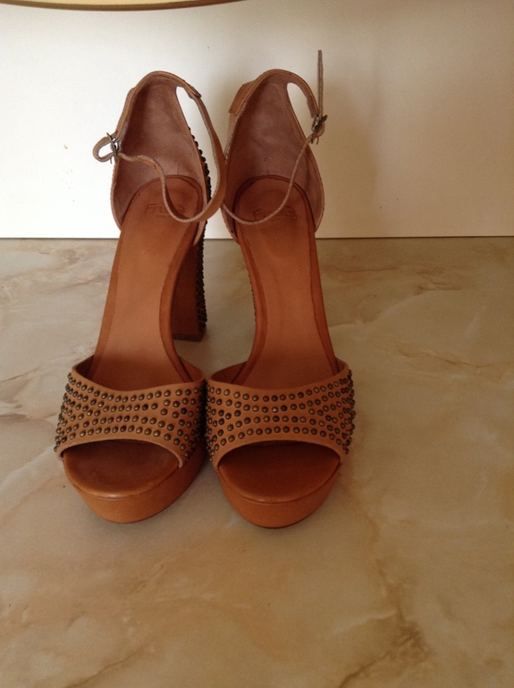 Fru.it Италия 39 размер. 7000 с пересылкой.