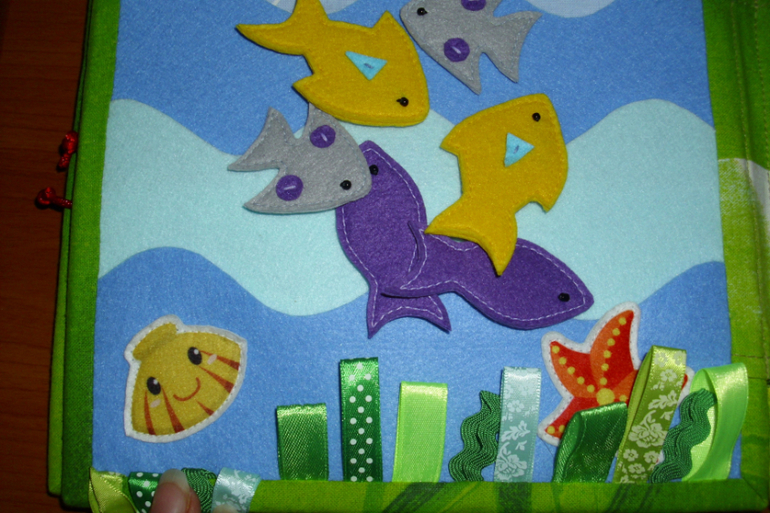 Развивающая книжка с котиком