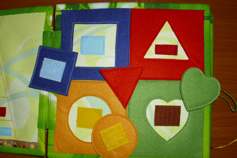 Развивающая книжка с котиком