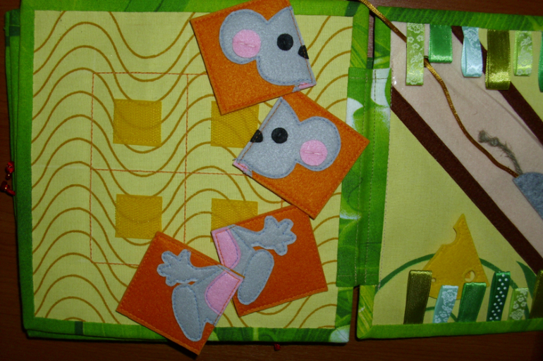 Развивающая книжка с котиком