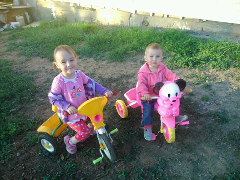 Даше 3 года, ну и вообще давно ничего не писала про девчонок =)