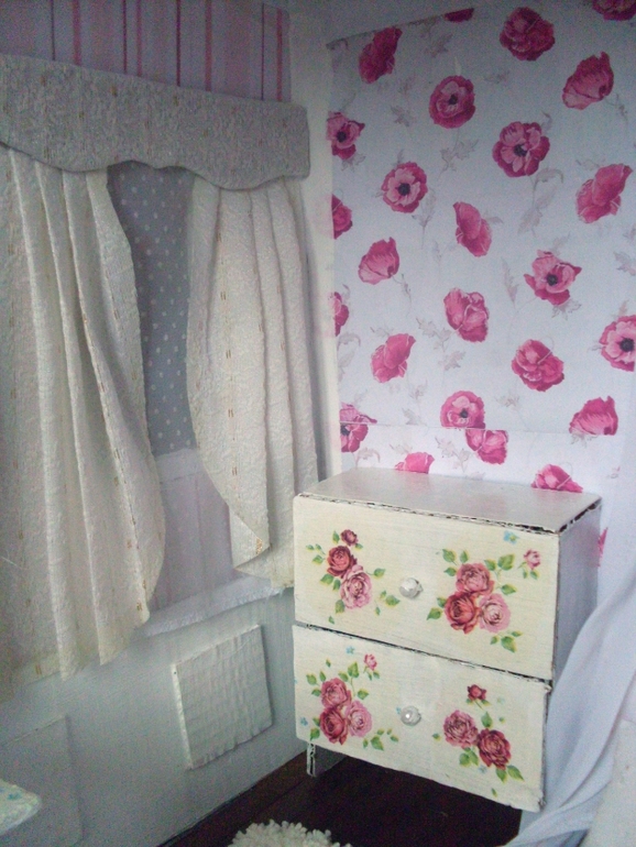 Комнатка для куколки