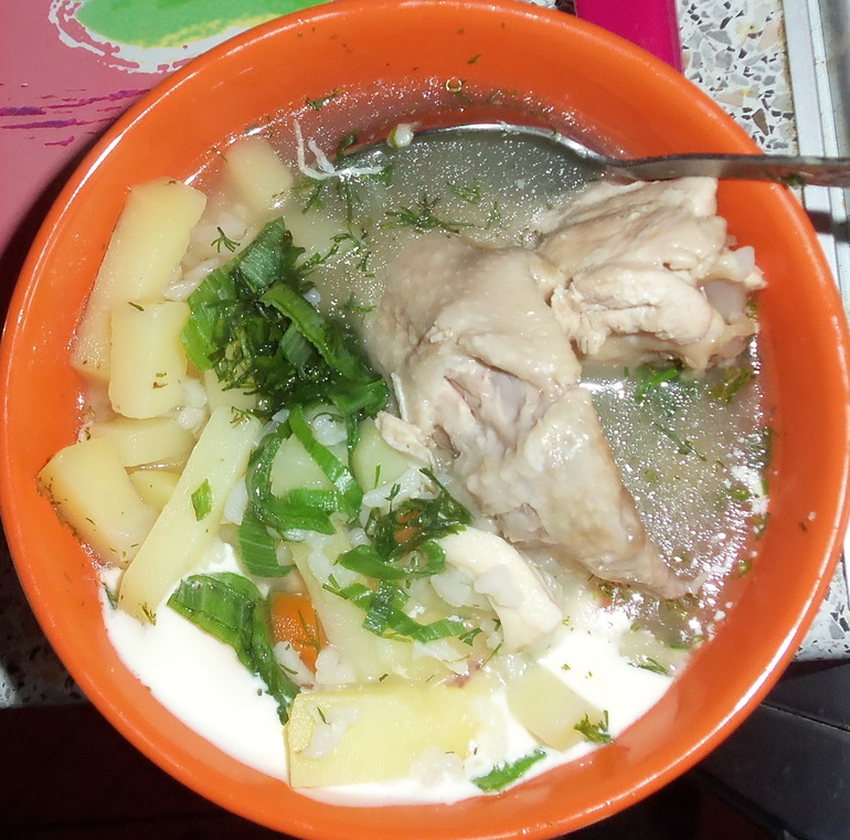 Суп из курицы с картофелем, рисом, зеленью