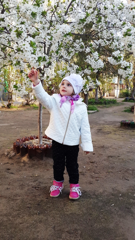 Саша и цветочки!!!=))))