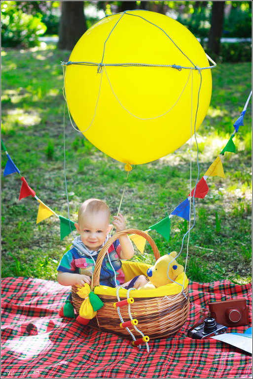 "На воздушном шаре". Кирюша и его семья.