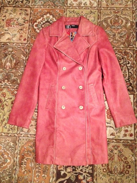 Экстравагантный кожаный плащ..S...2000 р.