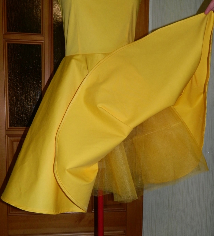 Летнее ярко-желтое