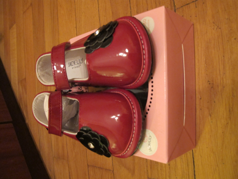 Продам туфельки на девочку Jack&Lily; оригинал. Красные. Новые. Цена 1300 руб