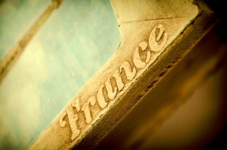 Парижская ключница цвета слоновой кости