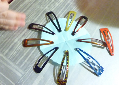 10 идей для игр с заколками