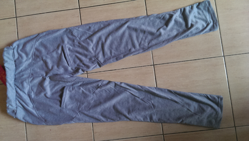 оригинальные фото, серые брюки