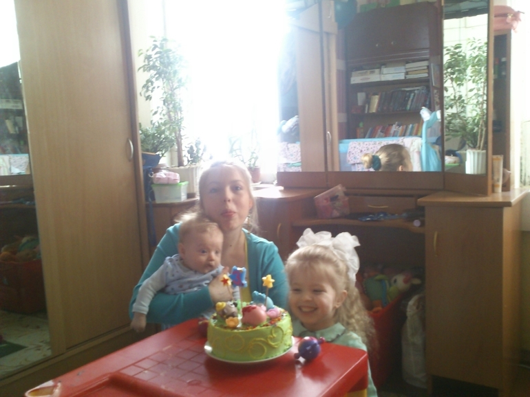 Полиночке три годика