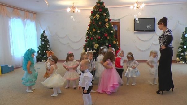 Новогоднее платье и балетки крючком