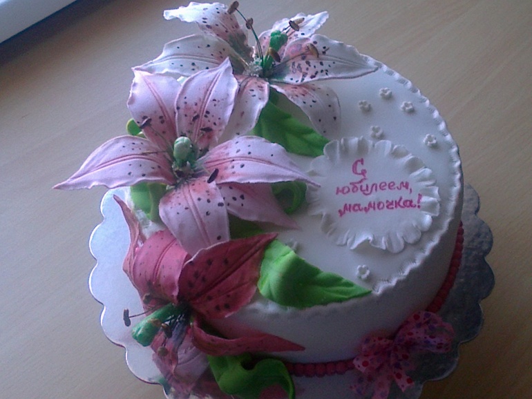 Торт с лилиями.
