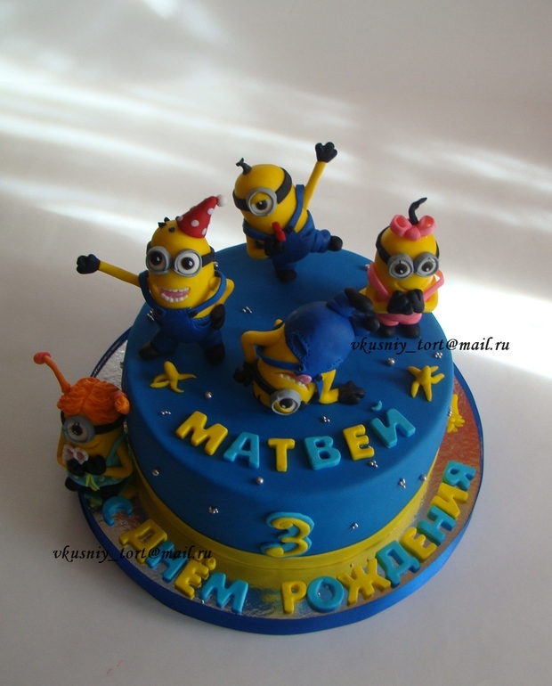 Торт с миньонами