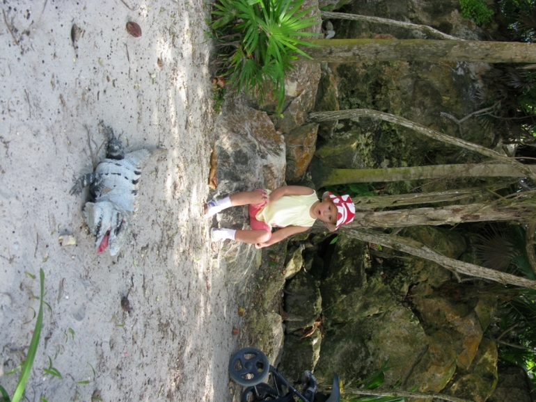 Мексика!Ездили месяц назад!23 недельки пузику!доче 2 годика:-)