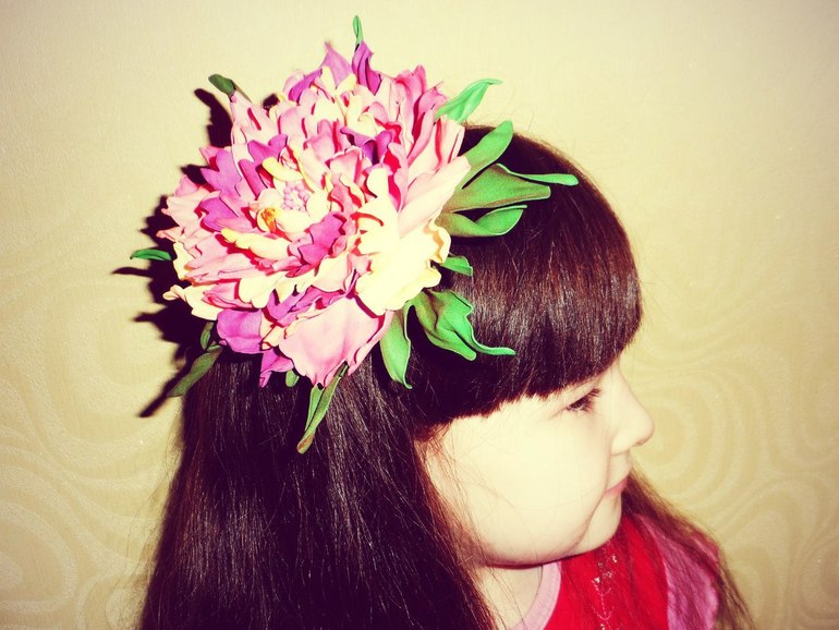 Заколки-броши ручной работы из фоамирана (пластичной замши))