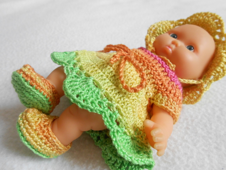 одеваем лялю понемногу)))