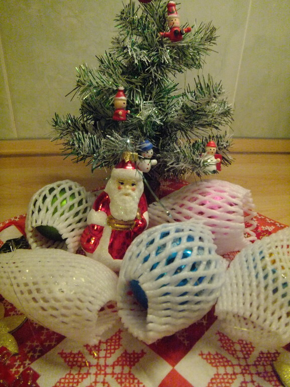 Сетка с яблочек и грушек подойдет и для игрушек