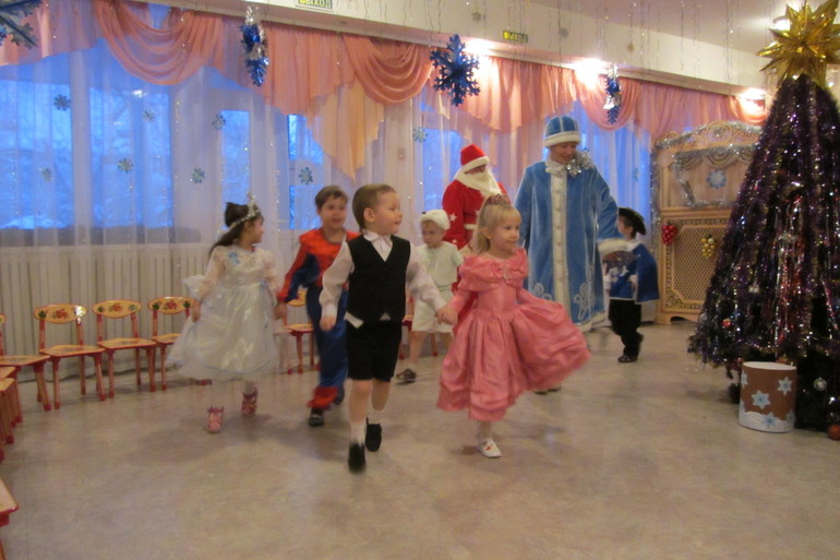Наши Новогодний праздник в садике.....