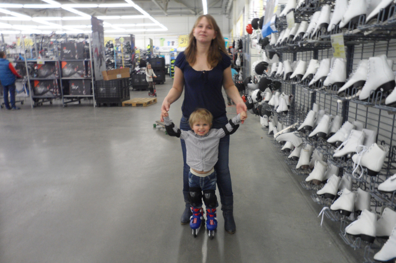 Коньки и ролики в 2,5 года