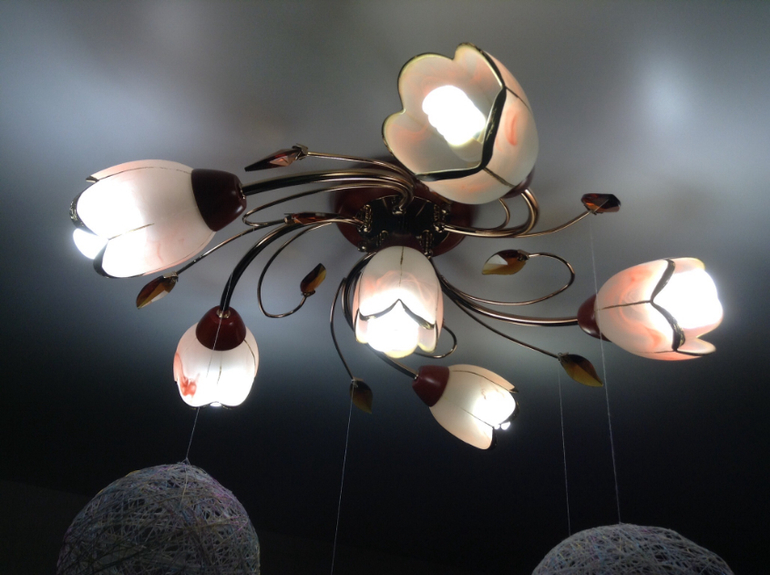 Люстра и торшер