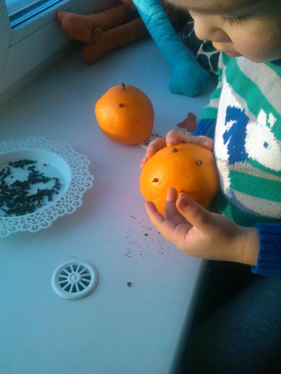 Скоро-скоро Новый год) А мы сегодня елочку нарядили!