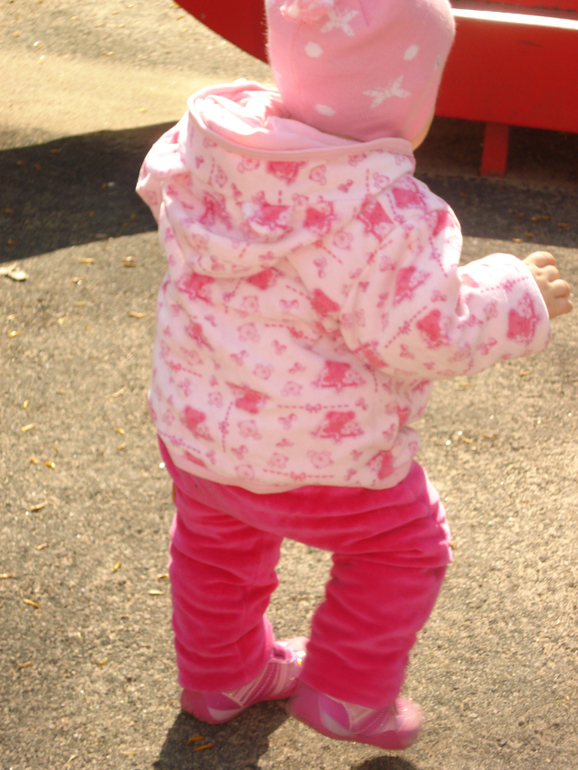 УЖЕ И НА УЛИЦЕ БЕГАЕТ