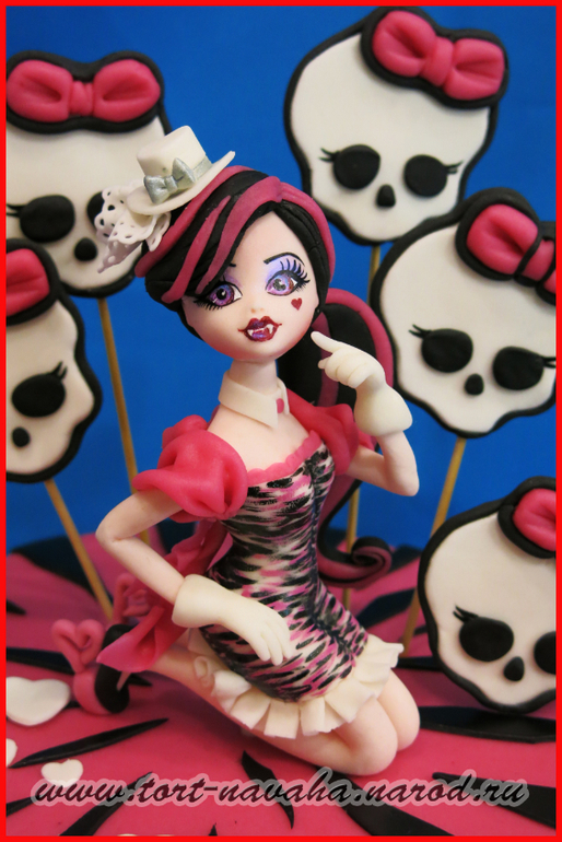 Монстер хай Дракулаура