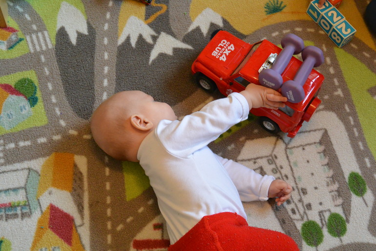 Ваня и игрушки