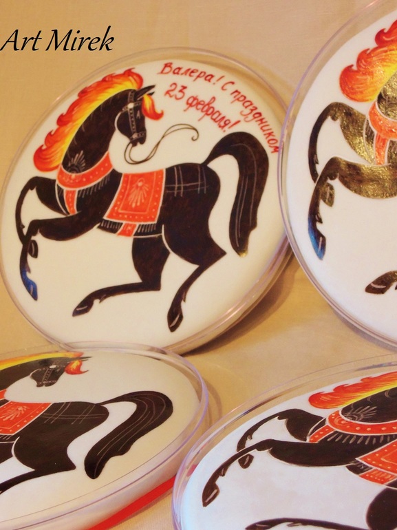 Городецкие кони в подарок защитникам отечества.