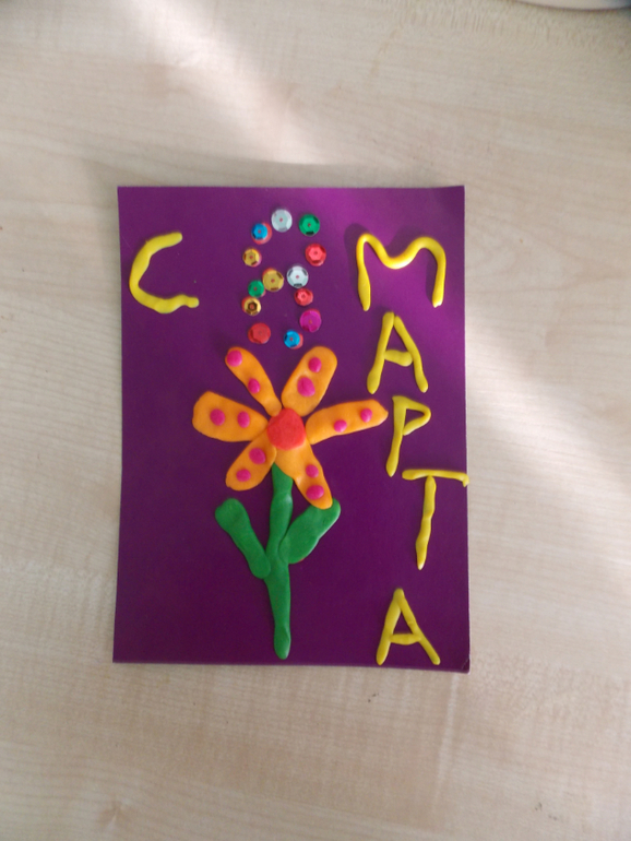 И еще цветочек из пластилиновых колбасок